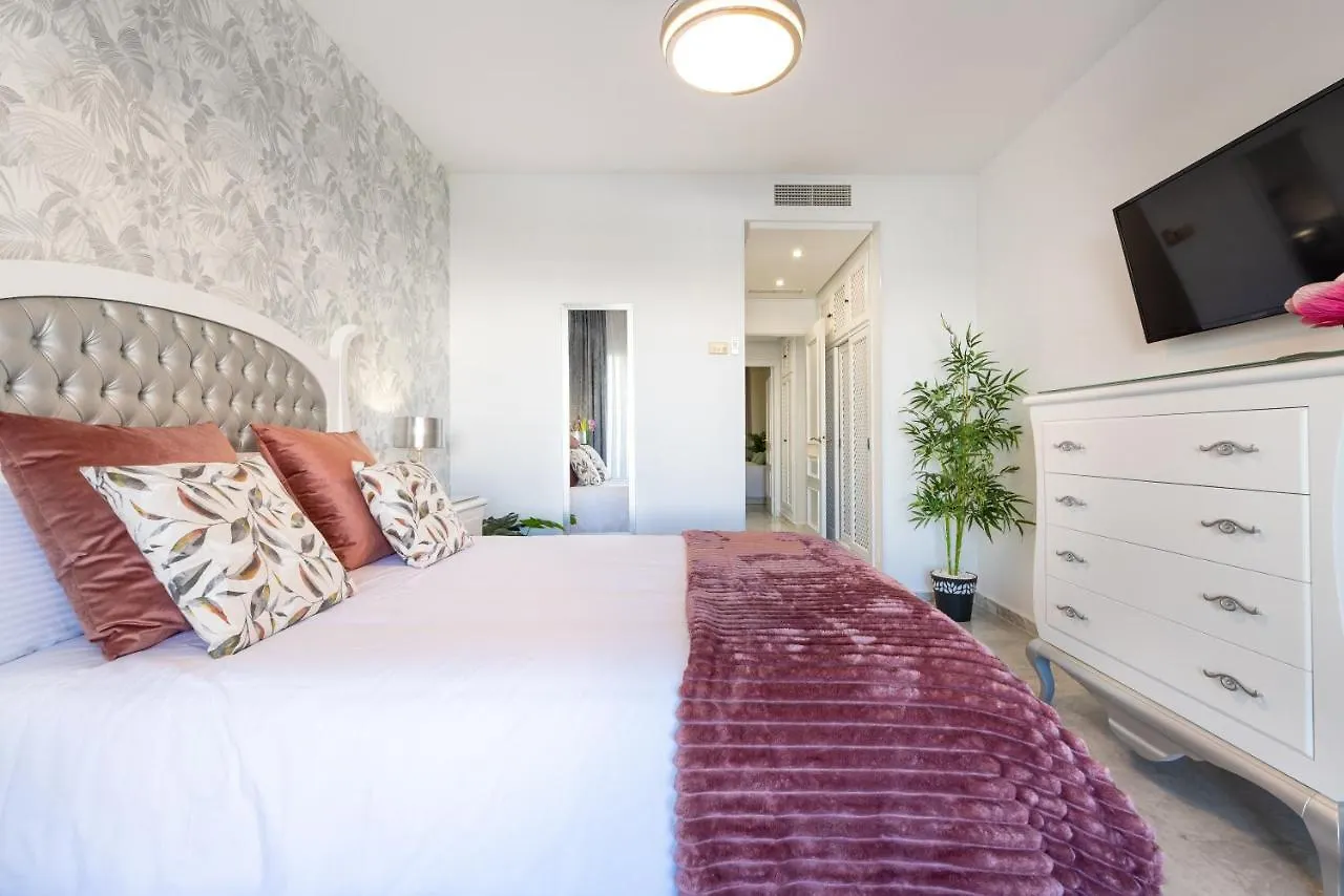 Wintowinrentals Apartamento De Lujo En Medio De Puerto Marina. Benalmadena Spain